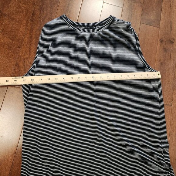 Lululemon women's black and white stripe tank top - Picture 4 of 5